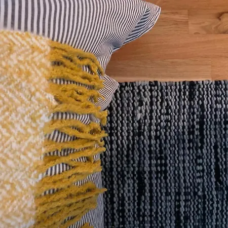 Modern Comfy Queen Bed Fast Wifi