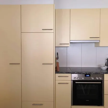 Modern Comfy Queen Bed Fast Wifi * 라우터브루넨