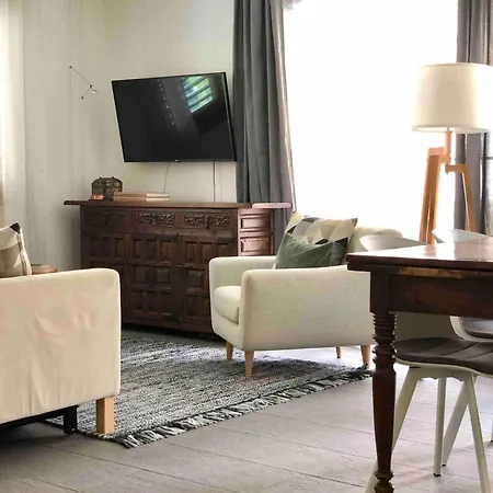 Modern Comfy Queen Bed Fast Wifi 펜션