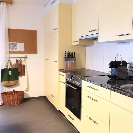 Modern Comfy Queen Bed Fast Wifi *