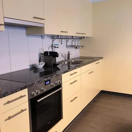 Modern Comfy Queen Bed Fast Wifi 펜션 *