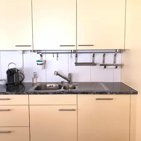 Modern Comfy Queen Bed Fast Wifi