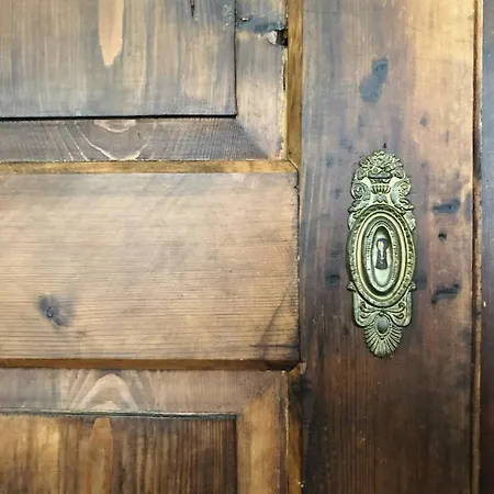 Modern Comfy Queen Bed Fast Wifi 度假居