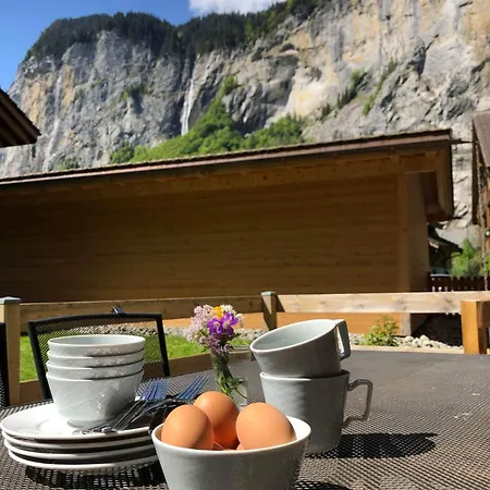 Modern Comfy Queen Bed Fast Wifi 度假居 *