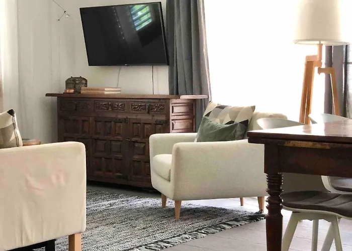 Terrace With View-Cozy Retreat-Free Parking בית נופש