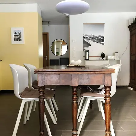 Modern Comfy Queen Bed Fast Wifi *