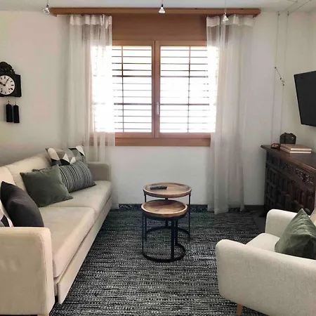 Nyaraló Modern Comfy Queen Bed Fast Wifi *