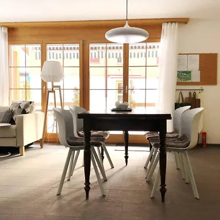 Modern Comfy Queen Bed Fast Wifi *