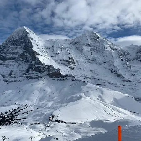 Modern Comfy Queen Bed Fast Wifi Nyaraló