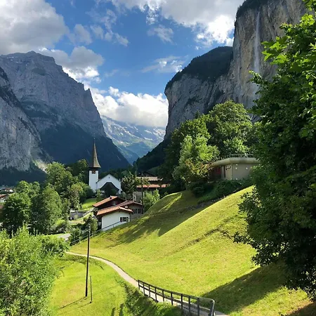 Modern Comfy Queen Bed Fast Wifi Lauterbrunnen