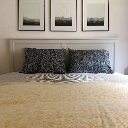 Nyaraló Modern Comfy Queen Bed Fast Wifi *